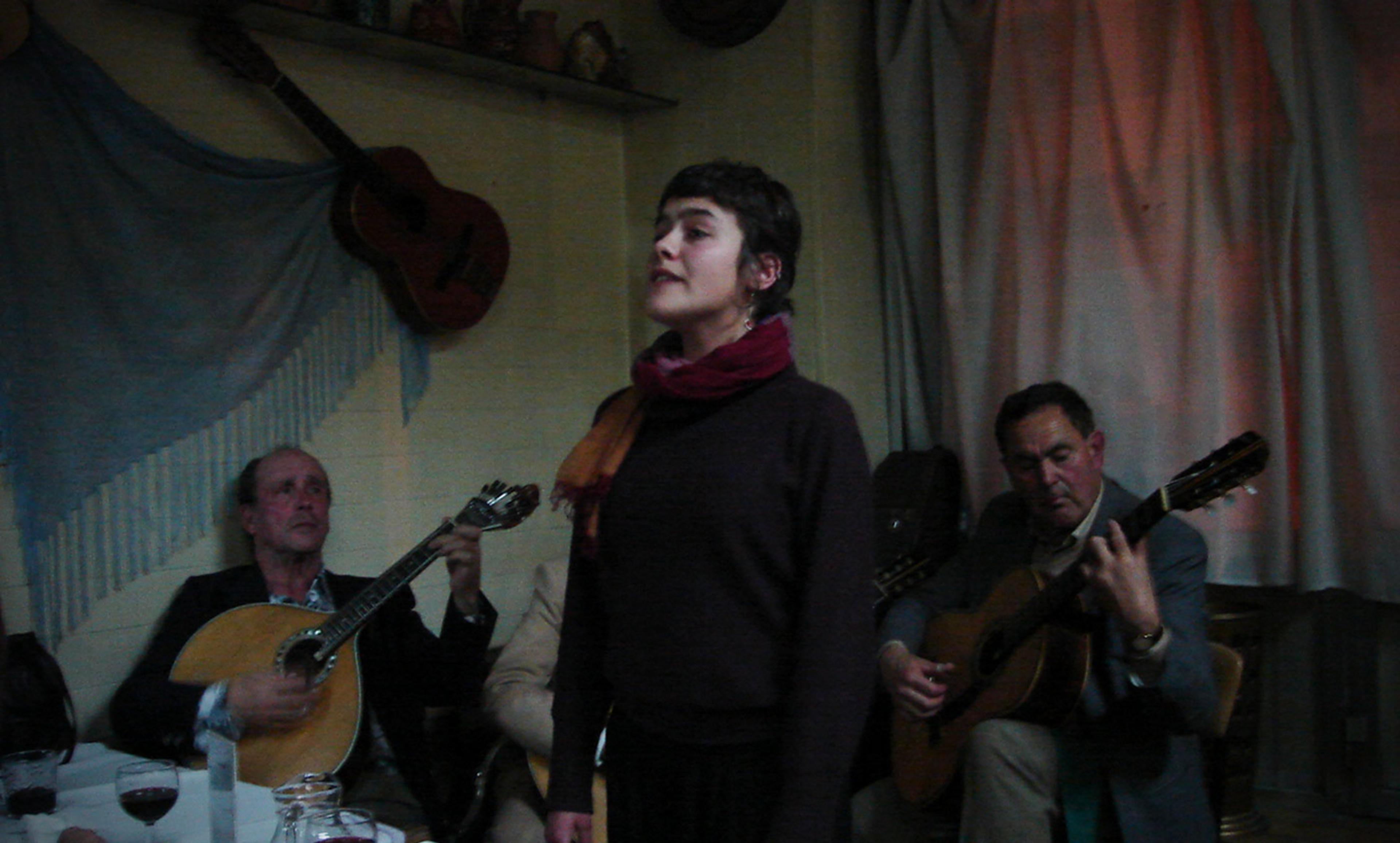 <p>A <em>fado</em> singer in Porto, 2008. <em>Photo courtesy Wikimedia</em></p>