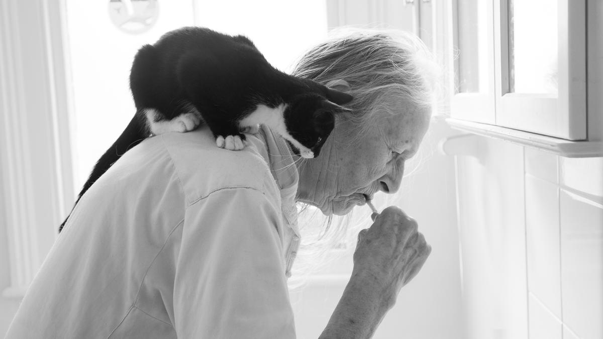 How to talk to someone who has dementia - Psyche