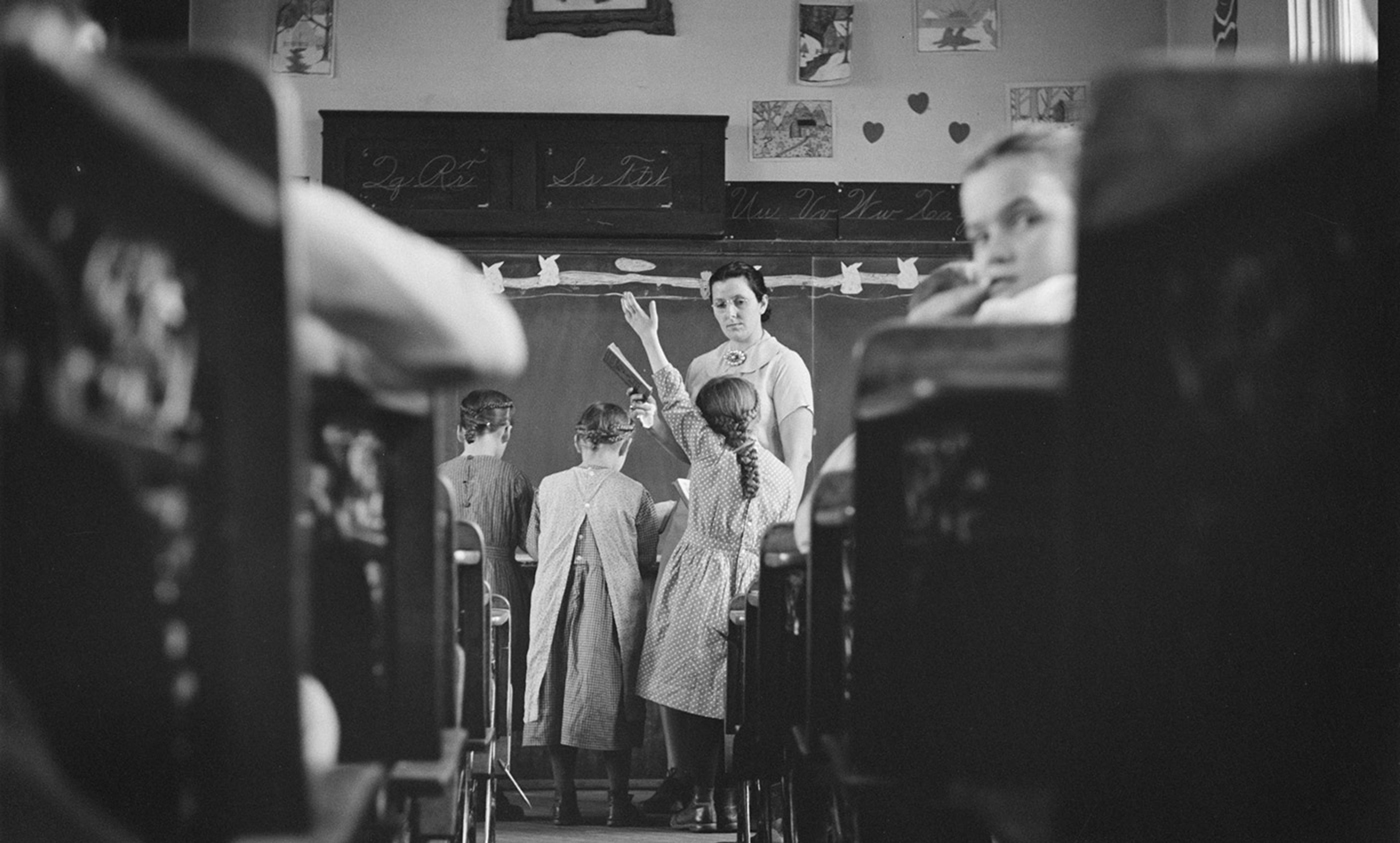 <p>A public school serving the Mennonite community in Red Run, Pennsylvania, March 1942. <em>Photo by John Collier Jnr/Library of Congress</em></p>