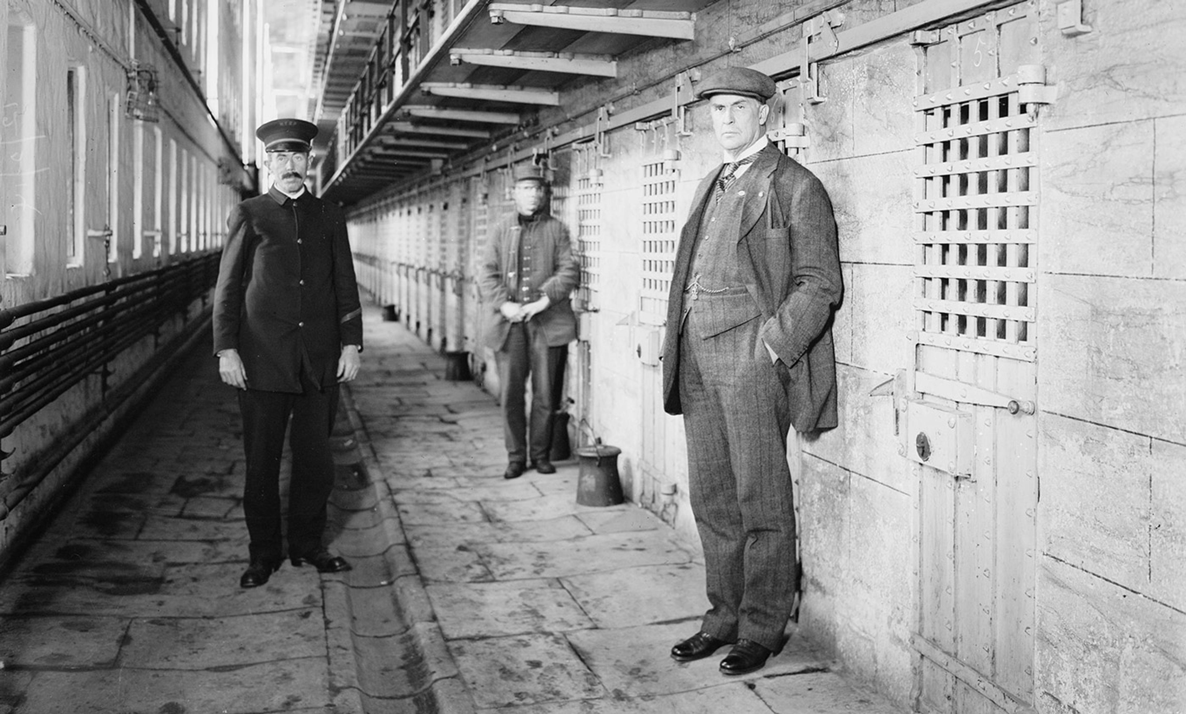 <p>The warden and two officers in Sing-Sing Prison, New York State, c 1915. <em>Courtesy Wikipedia</em></p>