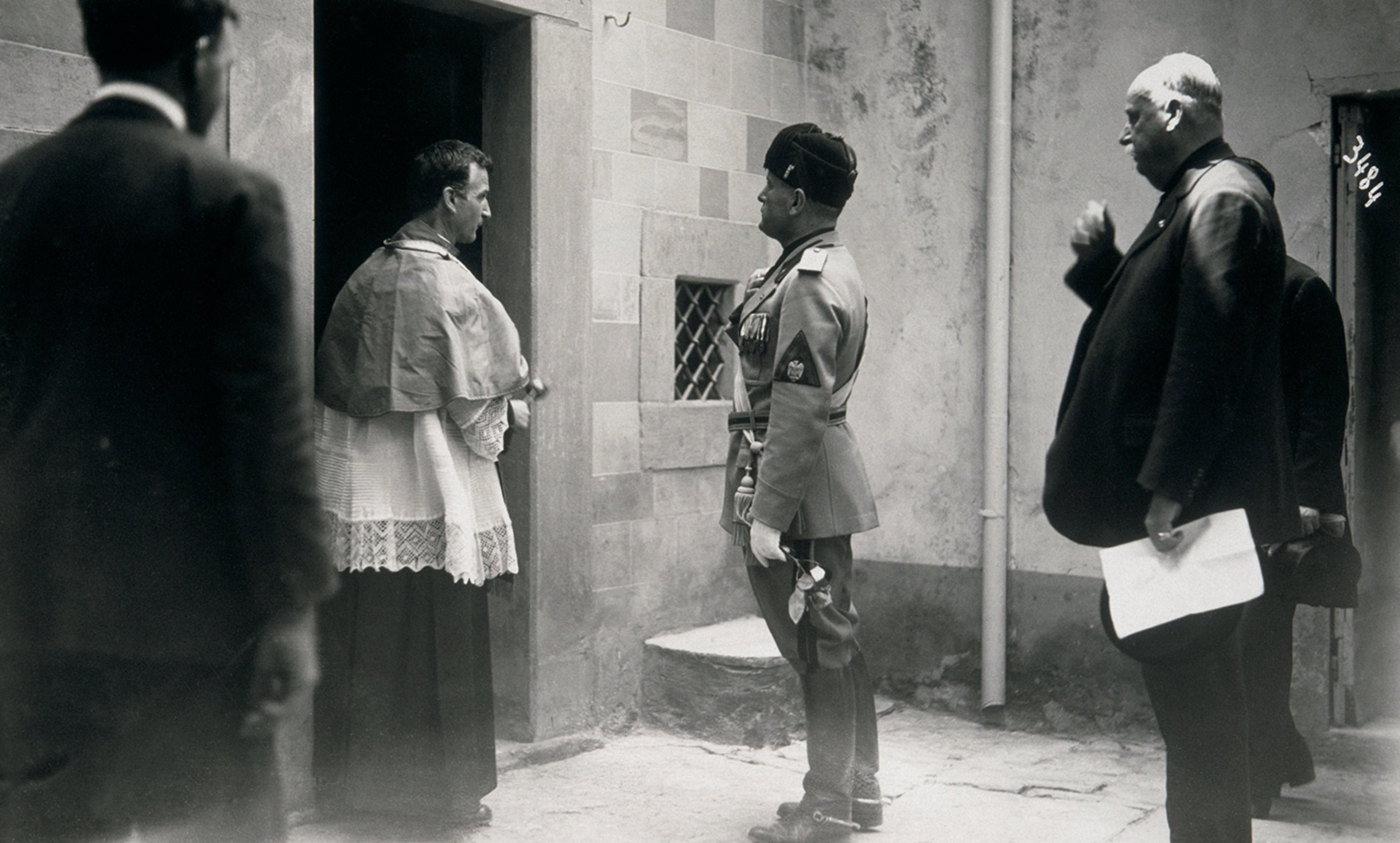 <p>Under threat; Mussolini attends chapel while on a visit to an estate in Bagno a Ripoli owned by Count Piero Ginori. <em>Photo by Corbis/Getty</em></p>