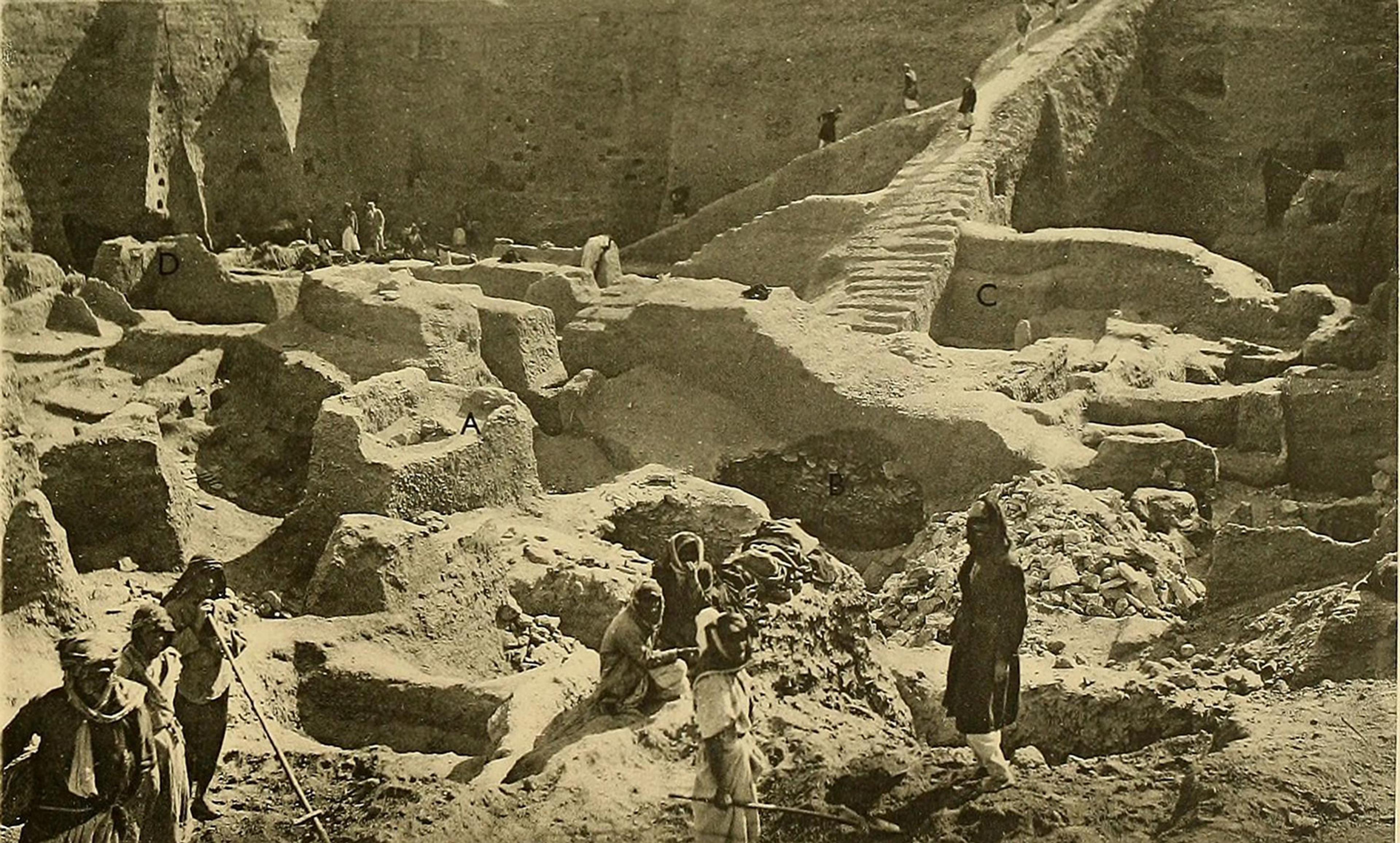 <p>Leonard Woolley’s excavation of Ur, 1900. <em>Courtesy Boston Public Library/Wikipedia </em></p>