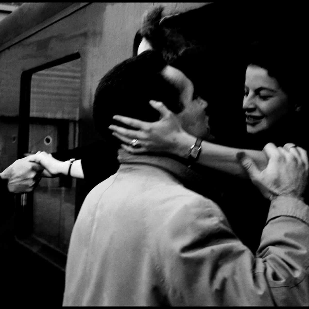 How to make a long-distance relationship work | Psyche Guides