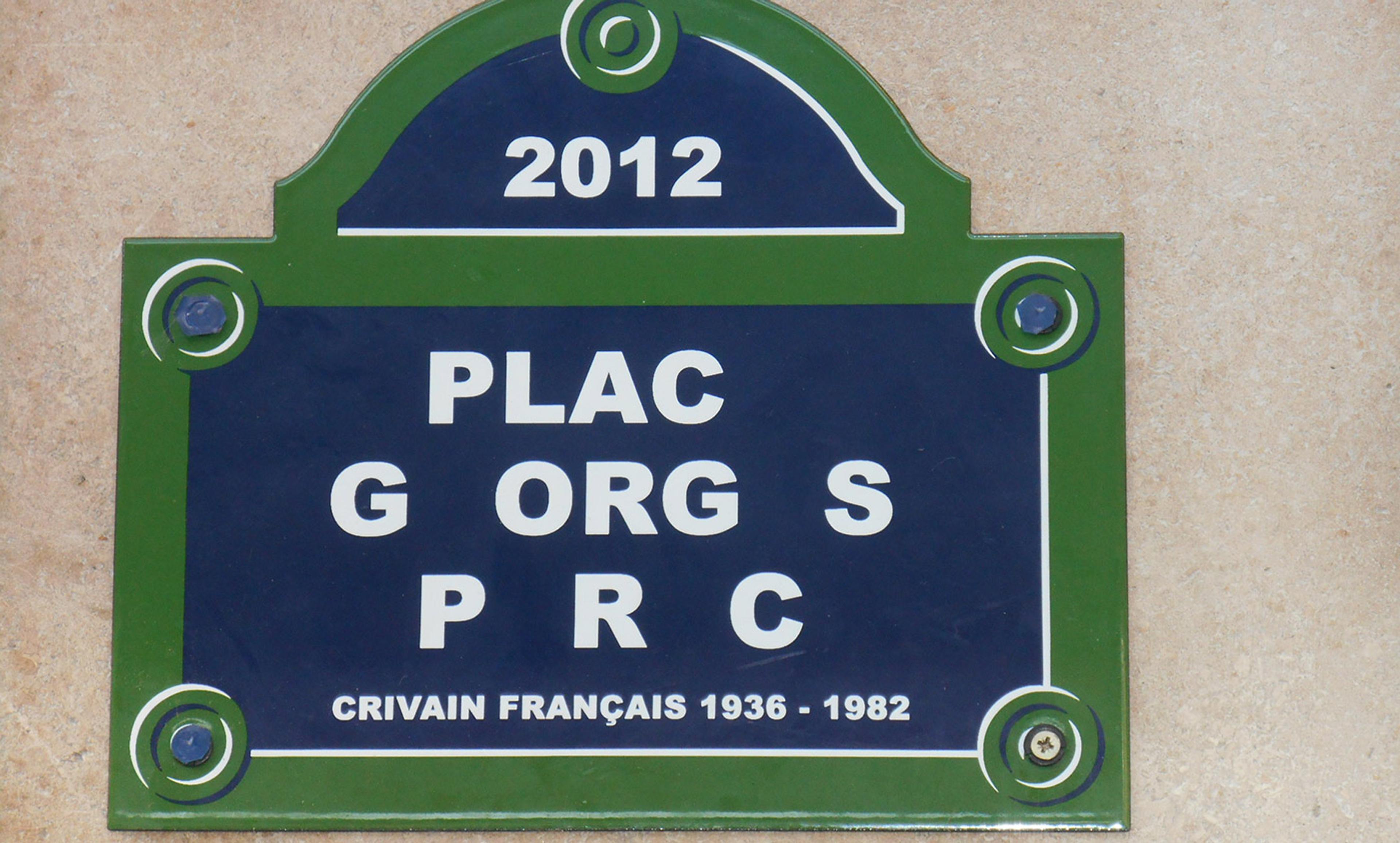 A blue and green street sign with incomplete text and the mention of the French writer Georges Perec born in 1936, died in 1982.