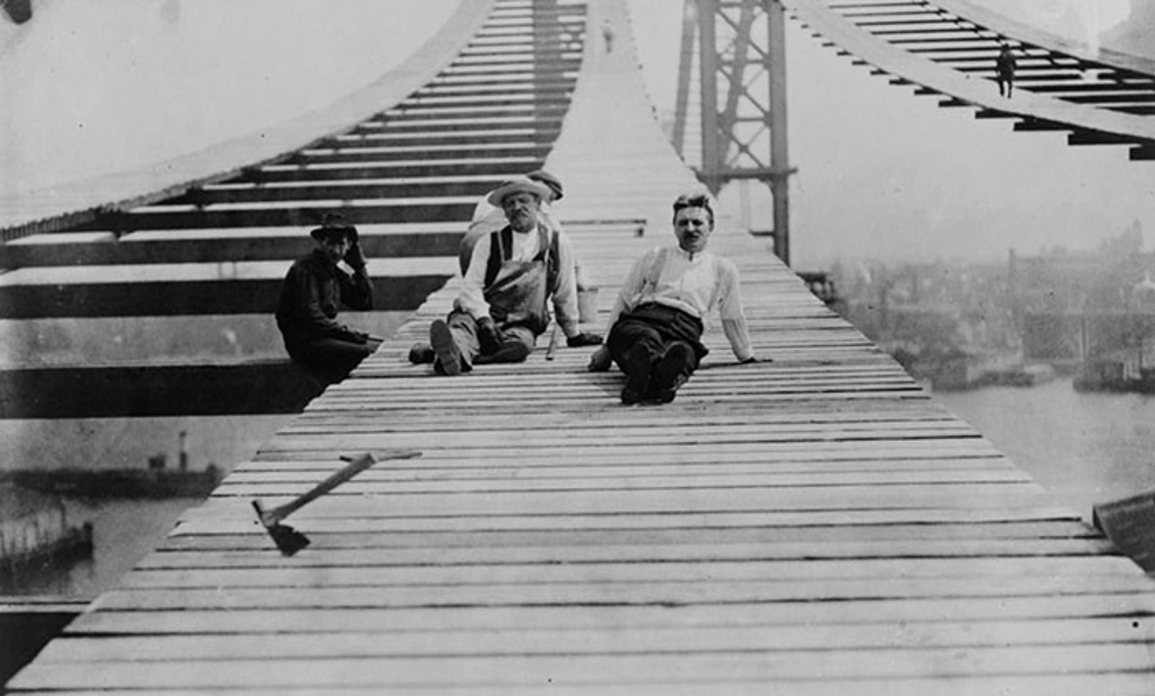 <p>Construction of the Manhattan Bridge, New York, 1909. <em>Courtesy Library of Congress</em></p>